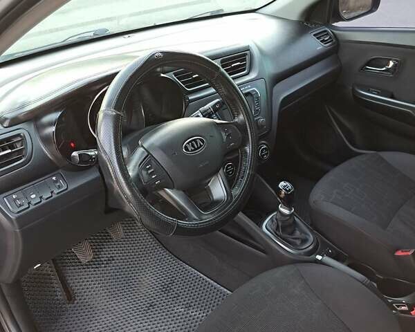 Черный Киа Рио, объемом двигателя 1.59 л и пробегом 231 тыс. км за 7600 $, фото 12 на Automoto.ua