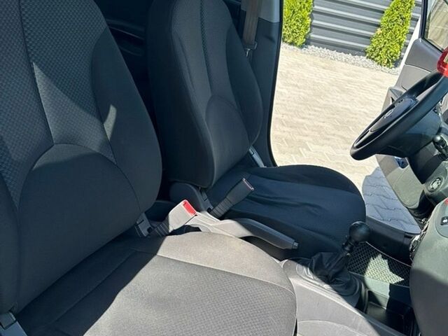 Чорний Кіа Ріо, об'ємом двигуна 1.4 л та пробігом 50 тис. км за 4899 $, фото 11 на Automoto.ua