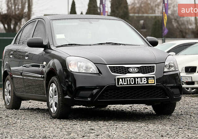 Черный Киа Рио, объемом двигателя 1.4 л и пробегом 100 тыс. км за 5000 $, фото 1 на Automoto.ua
