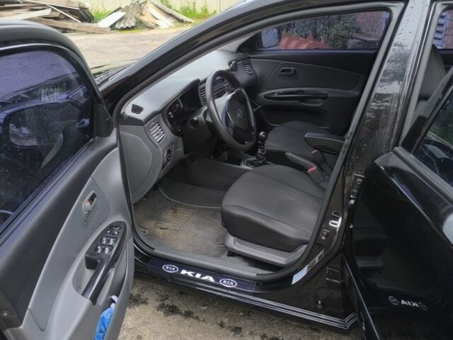 Черный Киа Рио, объемом двигателя 1.4 л и пробегом 137 тыс. км за 6300 $, фото 5 на Automoto.ua