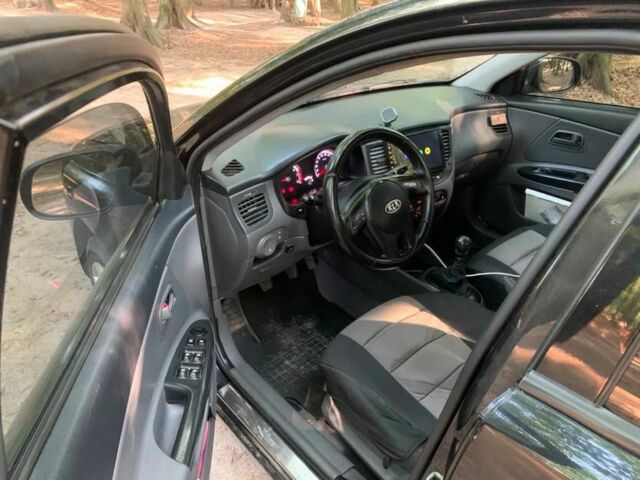 Черный Киа Рио, объемом двигателя 1.4 л и пробегом 270 тыс. км за 4499 $, фото 7 на Automoto.ua