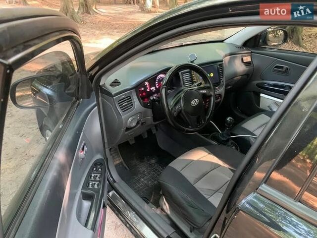 Чорний Кіа Ріо, об'ємом двигуна 1.4 л та пробігом 275 тис. км за 4700 $, фото 8 на Automoto.ua