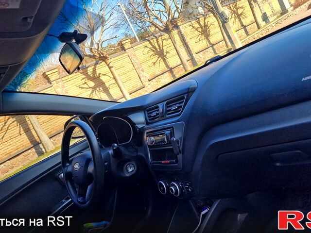 Чорний Кіа Ріо, об'ємом двигуна 1.4 л та пробігом 180 тис. км за 6500 $, фото 3 на Automoto.ua