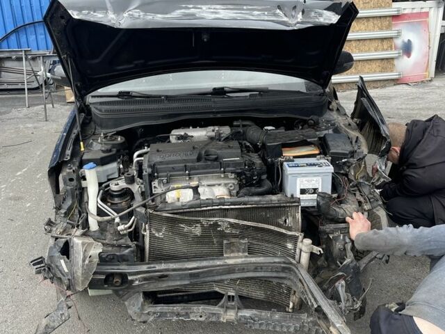 Черный Киа Рио, объемом двигателя 1.4 л и пробегом 150 тыс. км за 1800 $, фото 4 на Automoto.ua