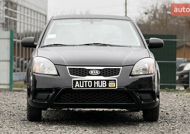 Черный Киа Рио, объемом двигателя 1.4 л и пробегом 100 тыс. км за 5000 $, фото 3 на Automoto.ua