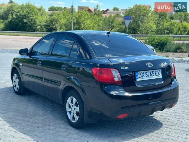 Чорний Кіа Ріо, об'ємом двигуна 1.4 л та пробігом 50 тис. км за 4899 $, фото 5 на Automoto.ua
