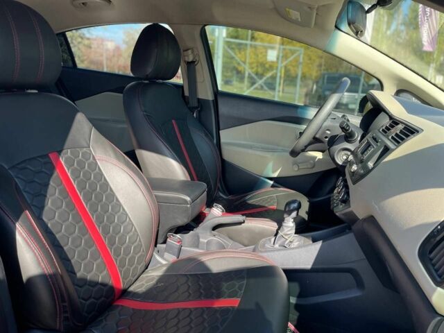 Черный Киа Рио, объемом двигателя 1.6 л и пробегом 220 тыс. км за 5500 $, фото 15 на Automoto.ua