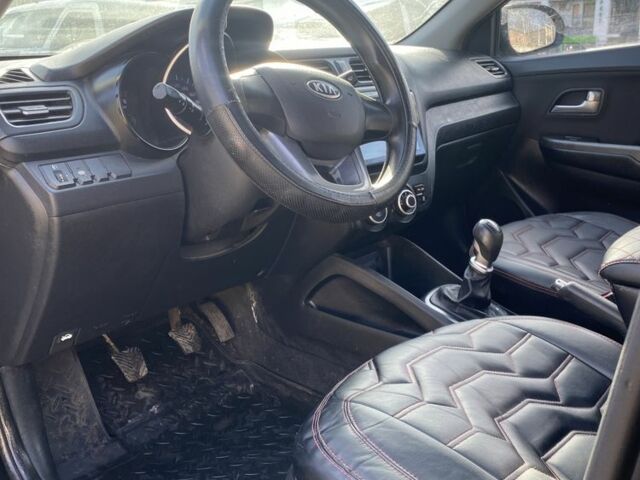 Чорний Кіа Ріо, об'ємом двигуна 1.6 л та пробігом 252 тис. км за 3650 $, фото 7 на Automoto.ua