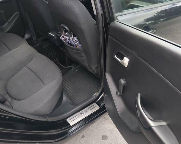 Чорний Кіа Ріо, об'ємом двигуна 1.4 л та пробігом 123 тис. км за 7600 $, фото 4 на Automoto.ua