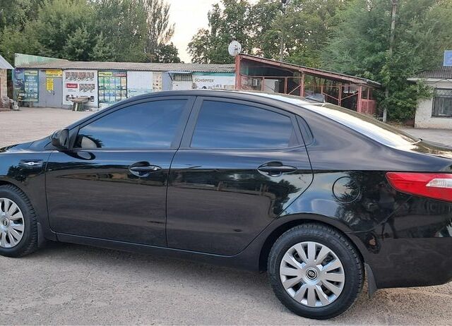 Чорний Кіа Ріо, об'ємом двигуна 1.4 л та пробігом 89 тис. км за 6800 $, фото 1 на Automoto.ua