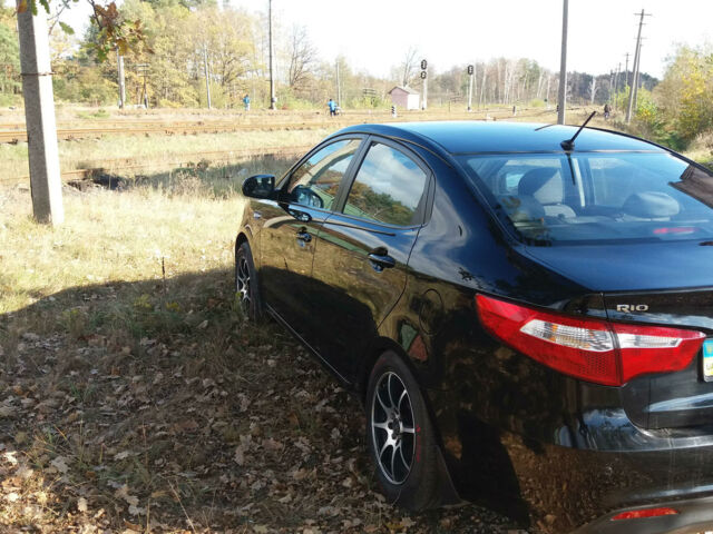 Чорний Кіа Ріо, об'ємом двигуна 1.4 л та пробігом 77 тис. км за 9200 $, фото 2 на Automoto.ua