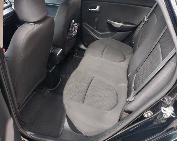 Чорний Кіа Ріо, об'ємом двигуна 1.4 л та пробігом 123 тис. км за 7600 $, фото 6 на Automoto.ua