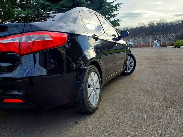 Чорний Кіа Ріо, об'ємом двигуна 1.6 л та пробігом 246 тис. км за 6600 $, фото 2 на Automoto.ua