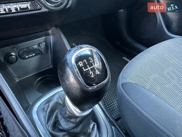 Чорний Кіа Ріо, об'ємом двигуна 1.59 л та пробігом 197 тис. км за 5888 $, фото 31 на Automoto.ua