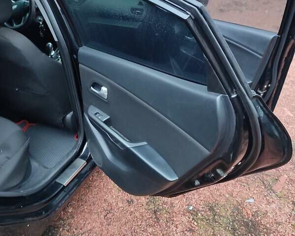 Черный Киа Рио, объемом двигателя 1.4 л и пробегом 170 тыс. км за 8500 $, фото 5 на Automoto.ua