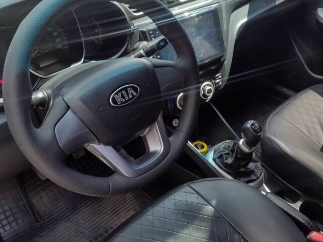 Черный Киа Рио, объемом двигателя 1.4 л и пробегом 140 тыс. км за 6800 $, фото 7 на Automoto.ua