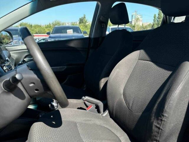 Чорний Кіа Ріо, об'ємом двигуна 1.4 л та пробігом 53 тис. км за 8933 $, фото 7 на Automoto.ua
