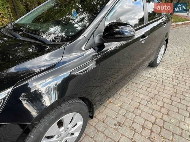 Черный Киа Рио, объемом двигателя 1.59 л и пробегом 160 тыс. км за 8200 $, фото 4 на Automoto.ua