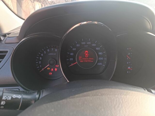 Черный Киа Рио, объемом двигателя 1.6 л и пробегом 180 тыс. км за 8200 $, фото 10 на Automoto.ua