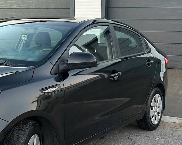 Чорний Кіа Ріо, об'ємом двигуна 1.4 л та пробігом 136 тис. км за 6900 $, фото 3 на Automoto.ua