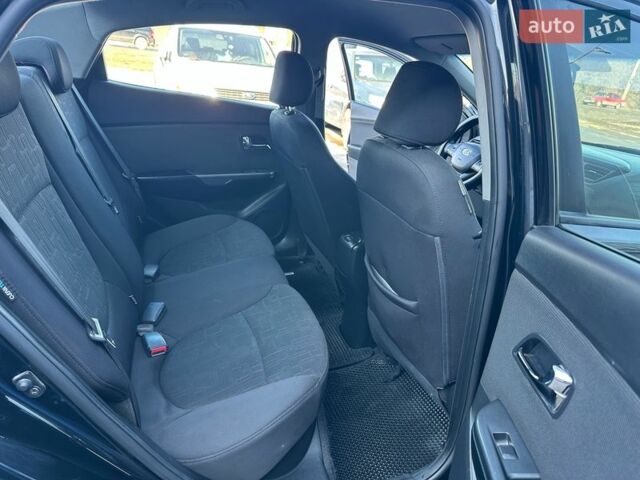 Чорний Кіа Ріо, об'ємом двигуна 1.59 л та пробігом 197 тис. км за 5888 $, фото 55 на Automoto.ua