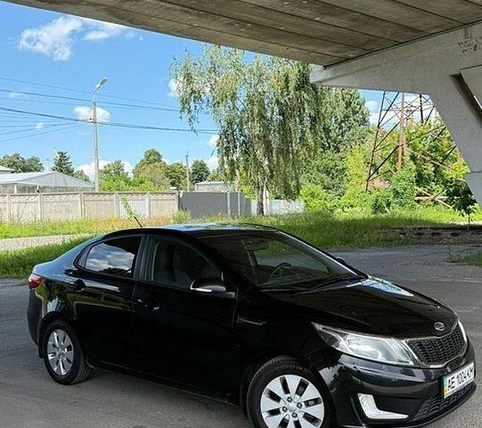 Черный Киа Рио, объемом двигателя 1.59 л и пробегом 204 тыс. км за 7000 $, фото 2 на Automoto.ua