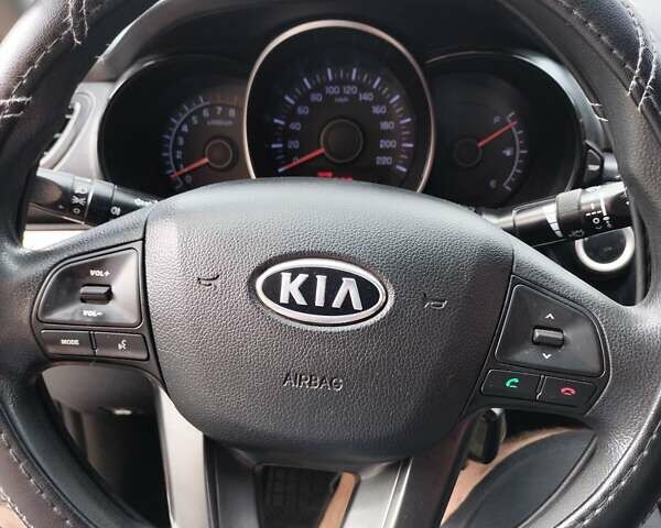 Чорний Кіа Ріо, об'ємом двигуна 1.4 л та пробігом 123 тис. км за 7600 $, фото 7 на Automoto.ua
