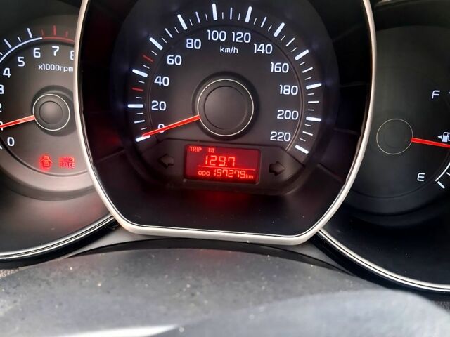 Черный Киа Рио, объемом двигателя 1.4 л и пробегом 197 тыс. км за 7000 $, фото 7 на Automoto.ua