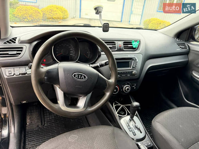 Чорний Кіа Ріо, об'ємом двигуна 1.6 л та пробігом 392 тис. км за 4500 $, фото 10 на Automoto.ua