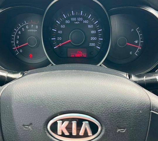 Чорний Кіа Ріо, об'ємом двигуна 1.4 л та пробігом 199 тис. км за 8800 $, фото 4 на Automoto.ua