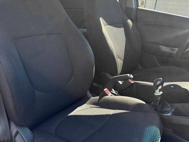 Чорний Кіа Ріо, об'ємом двигуна 1.4 л та пробігом 53 тис. км за 8933 $, фото 11 на Automoto.ua