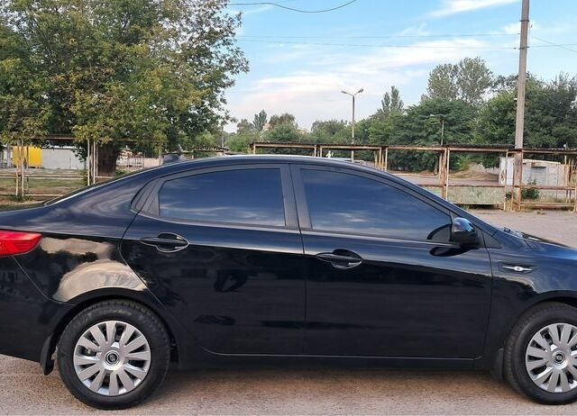 Чорний Кіа Ріо, об'ємом двигуна 1.4 л та пробігом 89 тис. км за 6800 $, фото 3 на Automoto.ua