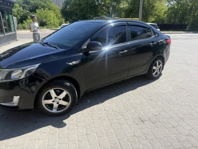 Черный Киа Рио, объемом двигателя 1.6 л и пробегом 330 тыс. км за 5500 $, фото 5 на Automoto.ua