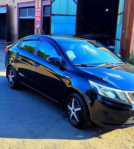 Черный Киа Рио, объемом двигателя 1.4 л и пробегом 120 тыс. км за 7700 $, фото 5 на Automoto.ua