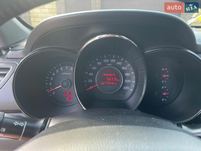 Чорний Кіа Ріо, об'ємом двигуна 1.4 л та пробігом 178 тис. км за 7800 $, фото 9 на Automoto.ua