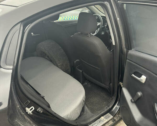 Чорний Кіа Ріо, об'ємом двигуна 1.4 л та пробігом 100 тис. км за 3500 $, фото 4 на Automoto.ua