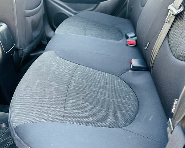 Чорний Кіа Ріо, об'ємом двигуна 1.59 л та пробігом 93 тис. км за 8999 $, фото 26 на Automoto.ua