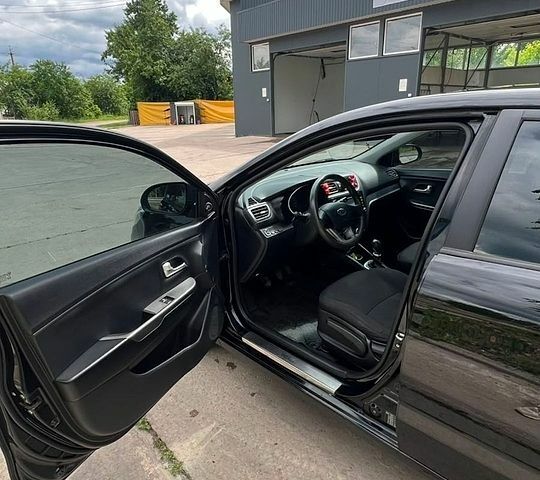 Чорний Кіа Ріо, об'ємом двигуна 1.4 л та пробігом 199 тис. км за 8800 $, фото 3 на Automoto.ua