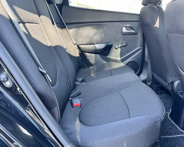 Чорний Кіа Ріо, об'ємом двигуна 1.4 л та пробігом 245 тис. км за 7600 $, фото 25 на Automoto.ua