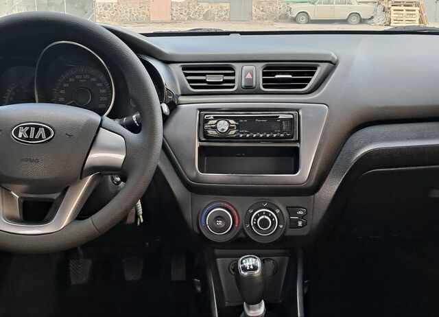 Чорний Кіа Ріо, об'ємом двигуна 1.4 л та пробігом 89 тис. км за 6800 $, фото 8 на Automoto.ua