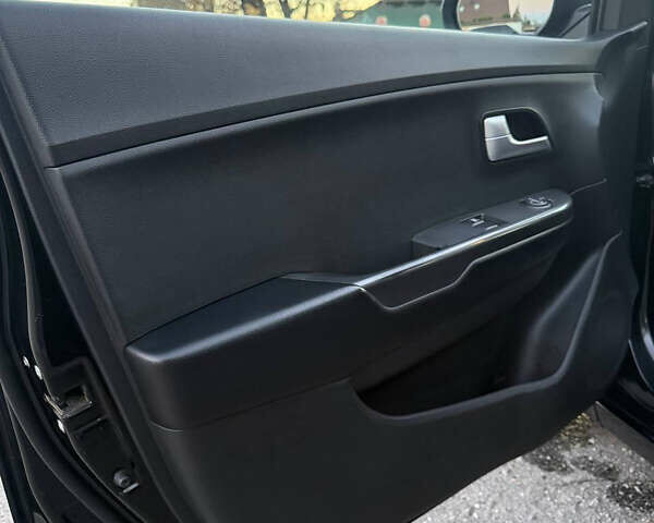 Чорний Кіа Ріо, об'ємом двигуна 1.4 л та пробігом 136 тис. км за 6900 $, фото 9 на Automoto.ua