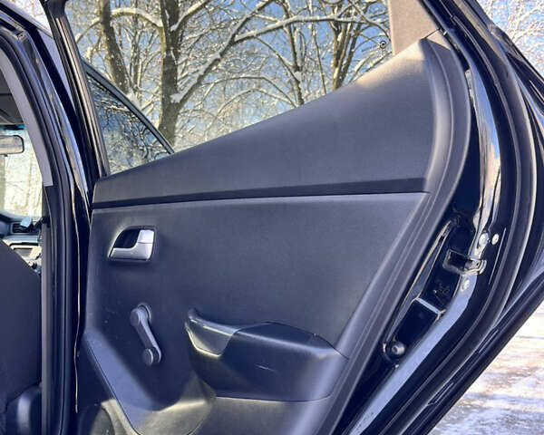 Чорний Кіа Ріо, об'ємом двигуна 1.4 л та пробігом 245 тис. км за 7600 $, фото 30 на Automoto.ua