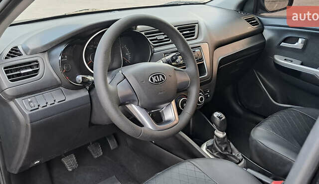 Черный Киа Рио, объемом двигателя 1.4 л и пробегом 89 тыс. км за 6800 $, фото 7 на Automoto.ua