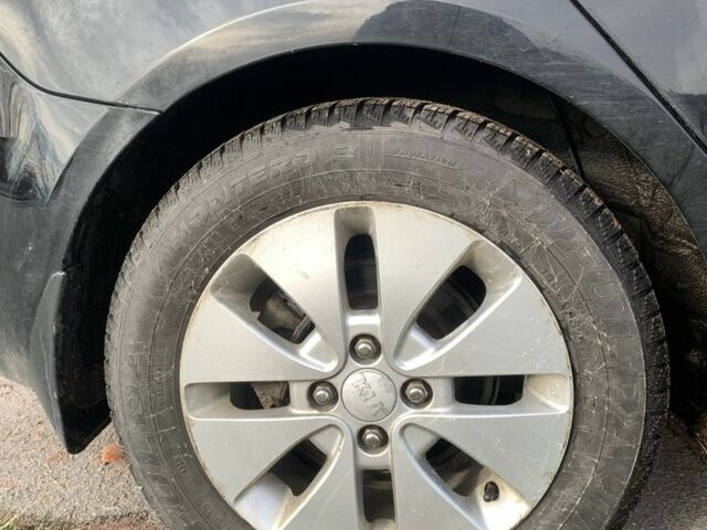 Чорний Кіа Ріо, об'ємом двигуна 1.4 л та пробігом 190 тис. км за 5500 $, фото 19 на Automoto.ua