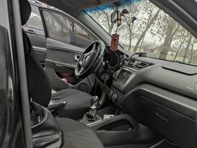Черный Киа Рио, объемом двигателя 1.4 л и пробегом 94 тыс. км за 6500 $, фото 6 на Automoto.ua
