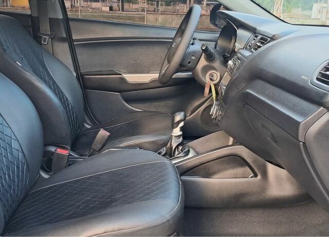 Чорний Кіа Ріо, об'ємом двигуна 1.4 л та пробігом 89 тис. км за 6800 $, фото 7 на Automoto.ua