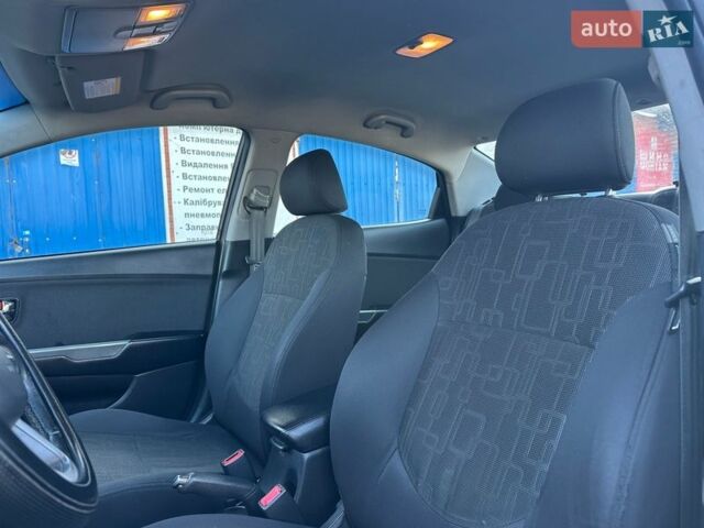 Чорний Кіа Ріо, об'ємом двигуна 1.59 л та пробігом 197 тис. км за 5888 $, фото 27 на Automoto.ua