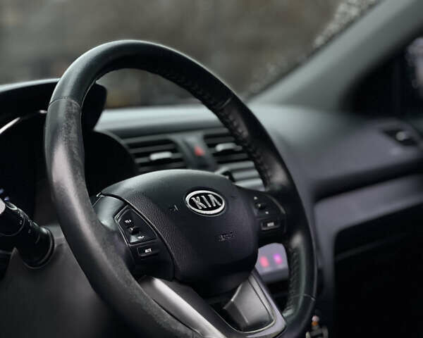 Черный Киа Рио, объемом двигателя 1.6 л и пробегом 231 тыс. км за 7999 $, фото 11 на Automoto.ua