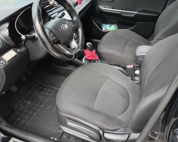 Чорний Кіа Ріо, об'ємом двигуна 1.4 л та пробігом 123 тис. км за 7600 $, фото 5 на Automoto.ua