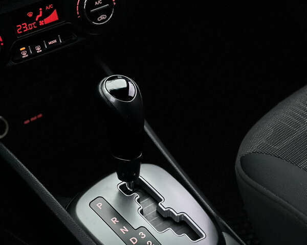 Черный Киа Рио, объемом двигателя 1.6 л и пробегом 231 тыс. км за 7999 $, фото 13 на Automoto.ua